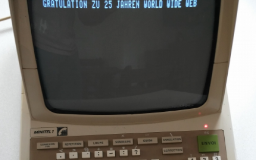 Minitel congrats the World Wide Web