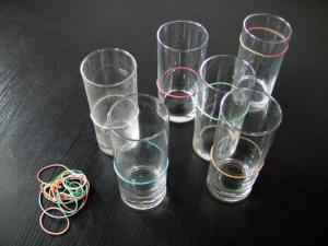 Gläser mit Gummiringen kennzeichnen